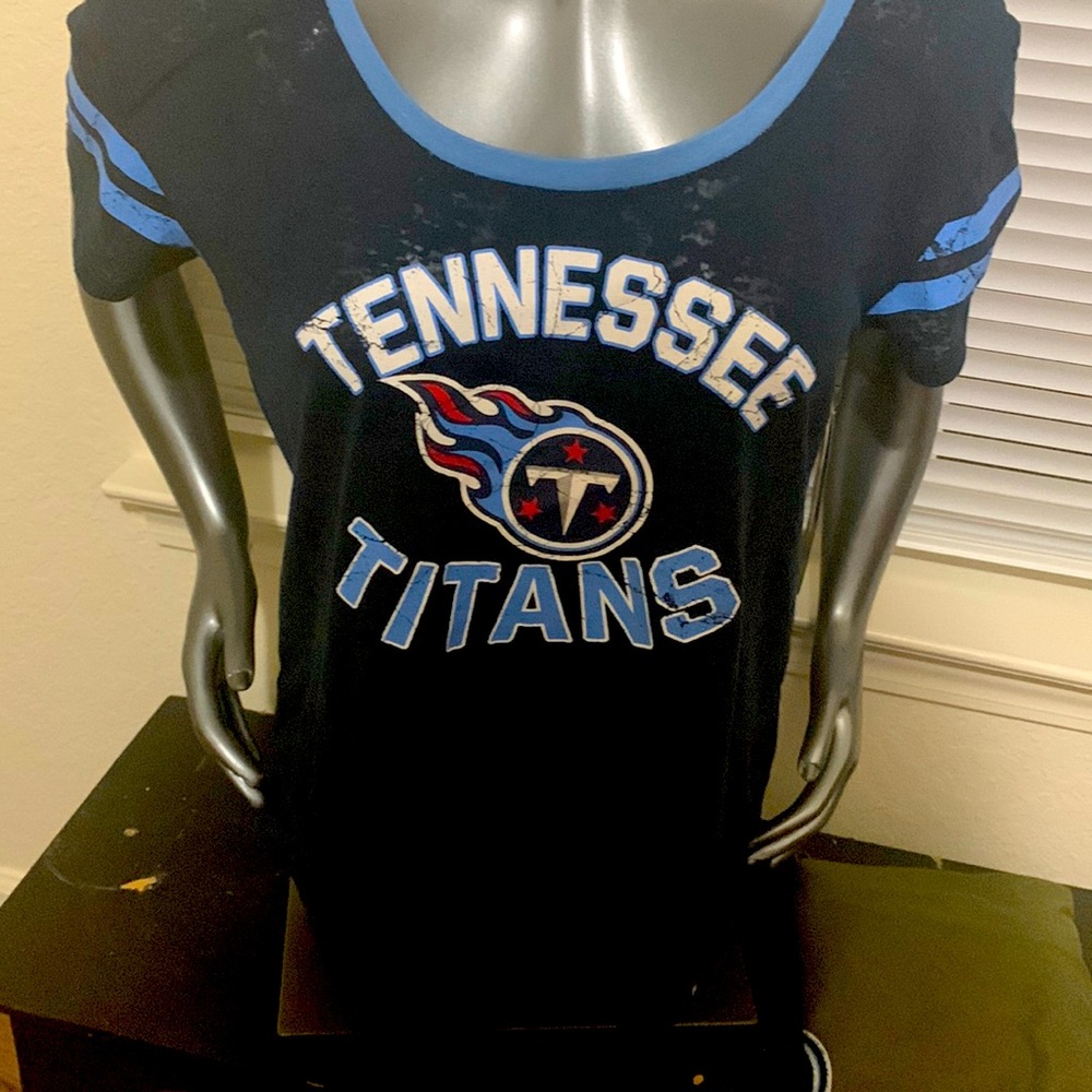 (SOLD) NWT NFL Tennessee Titans T-SHIRT